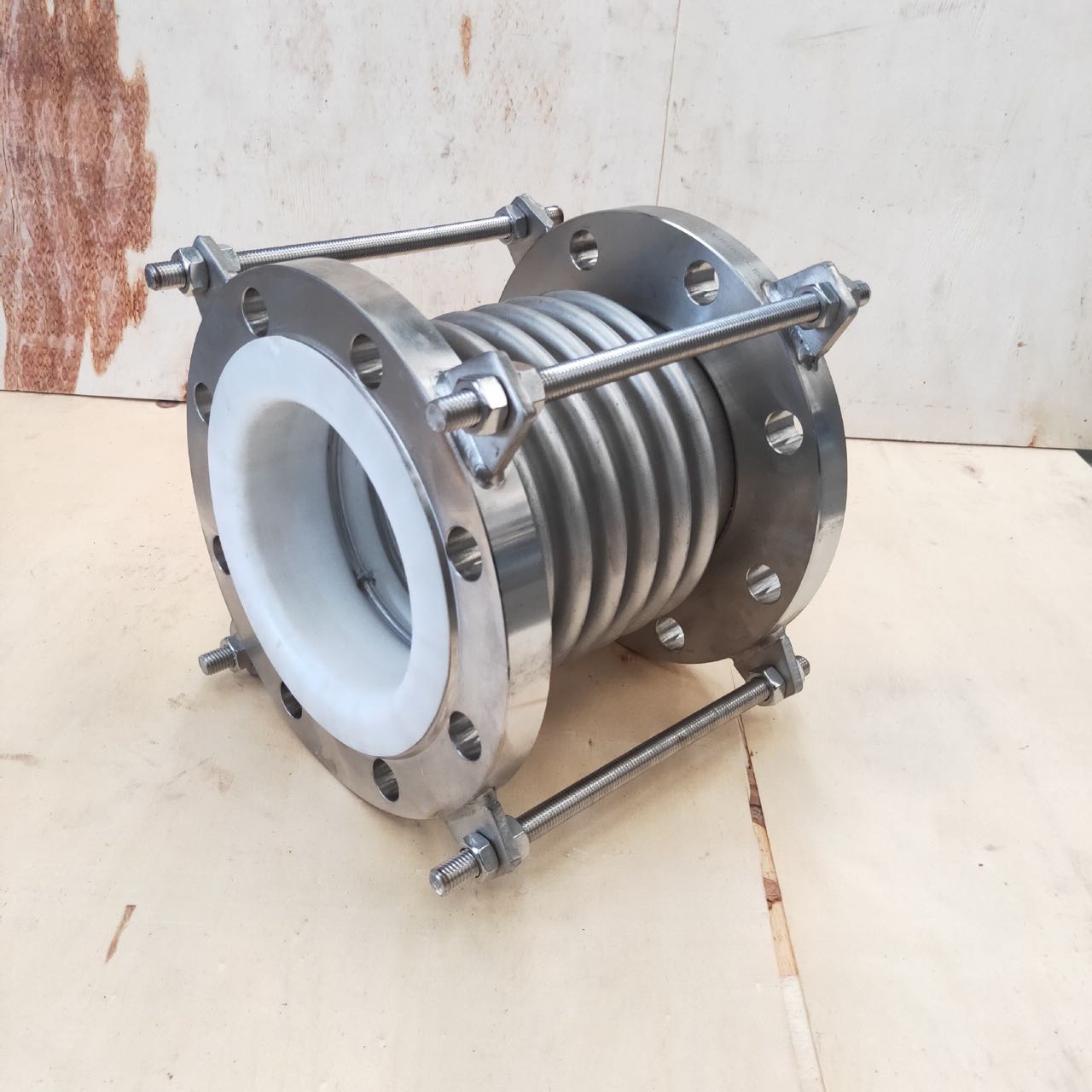 不锈钢衬四氟波纹补偿器